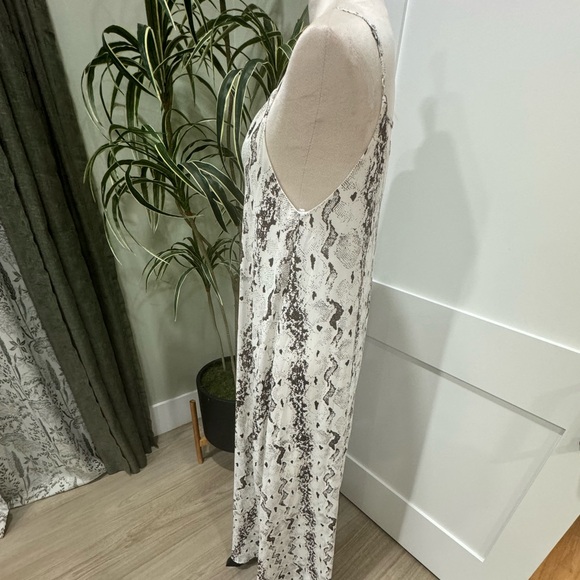 She & Sky Python dress - Picture 3 of 6